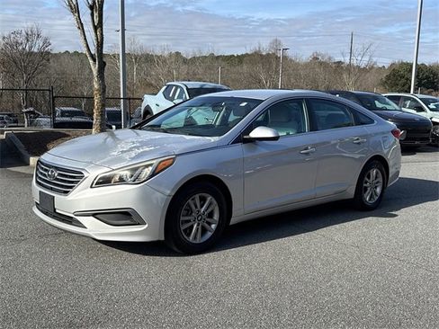 Used 2016 Hyundai Sonata SE image 3