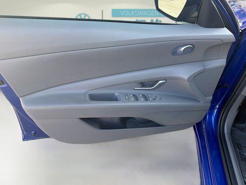 Used 2023 Hyundai Elantra SE w/ Cargo Package FWD image 19