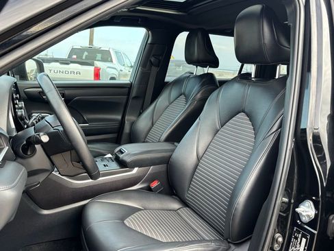 Used 2022 Toyota Highlander XSE image 6