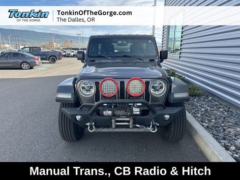 Used 2018 Jeep Wrangler Unlimited Sahara AWD/4WD image 10