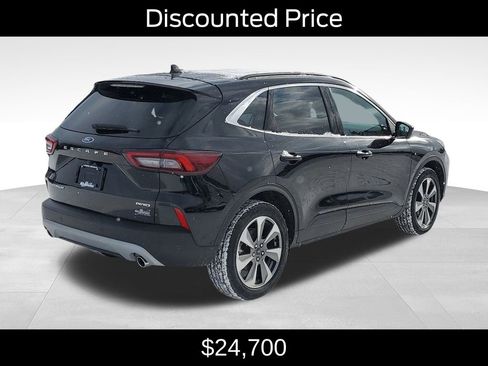 Used 2024 Ford Escape Platinum image 3