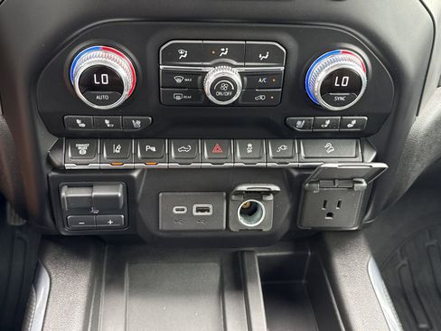 Used 2021 GMC Sierra 3500 Denali w/ Denali Ultimate Package AWD/4WD image 32
