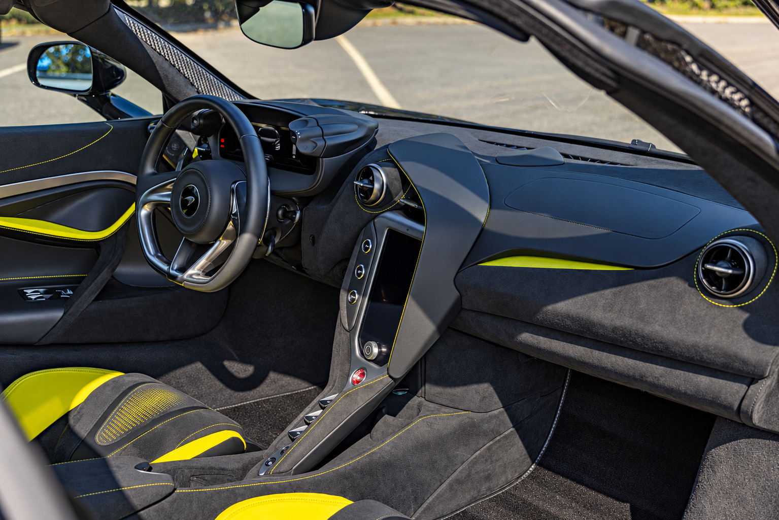 Used 2024 McLaren 750S RWD image 14