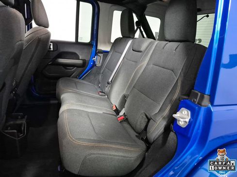 Used 2025 Jeep Wrangler Unlimited Sahara AWD/4WD image 24