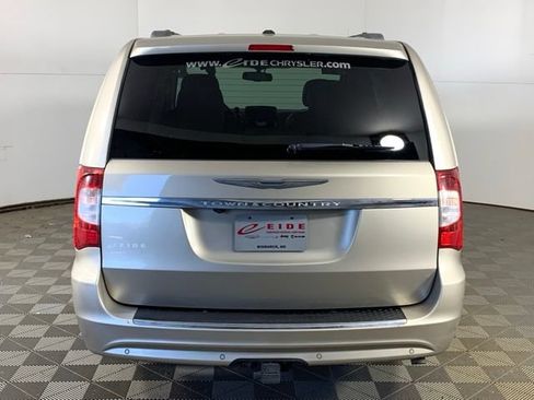 Used 2012 Chrysler Town & Country Touring-L w/ Premium Group FWD image 14