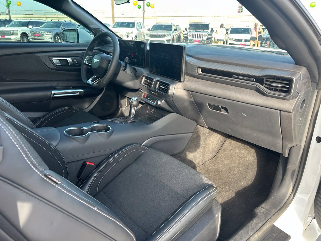 Used 2025 Ford Mustang Coupe RWD image 20