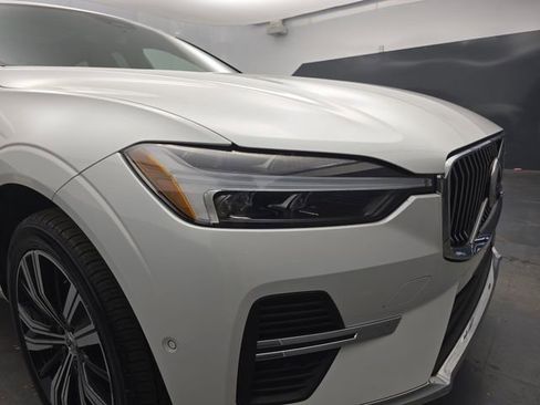 Used 2023 Volvo XC60 B5 Plus image 13