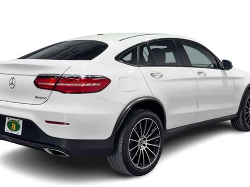 Used 2017 Mercedes-Benz GLC 300 4MATIC Coupe image 2