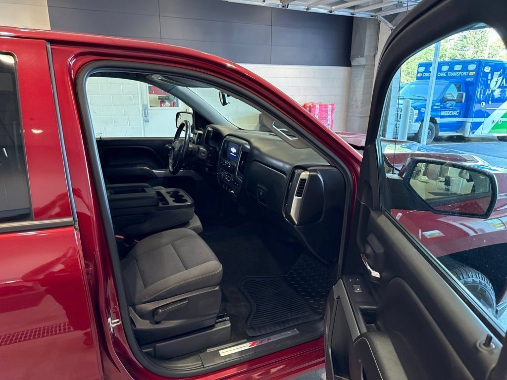 Used 2018 Chevrolet Silverado 1500 LT w/ All Star Edition AWD/4WD image 12