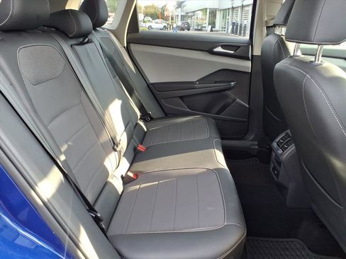 Certified 2022 Volkswagen Taos SE w/ Panoramic Sunroof Package image 9