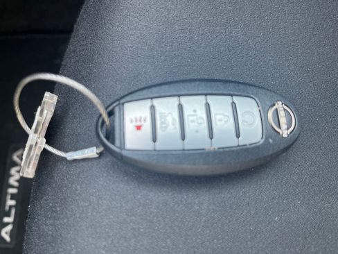 Used 2025 Nissan Altima 2.5 SV image 18