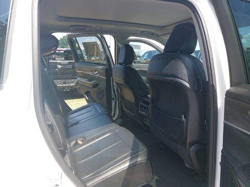 Used 2023 Jeep Grand Cherokee Limited w/ Trailer Tow Prep Group (B) RWD image 11