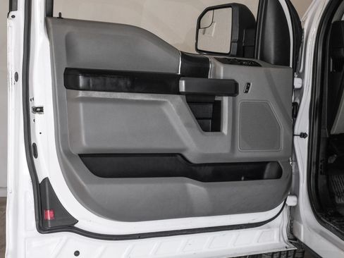 Used 2015 Ford F150 XLT AWD/4WD image 32