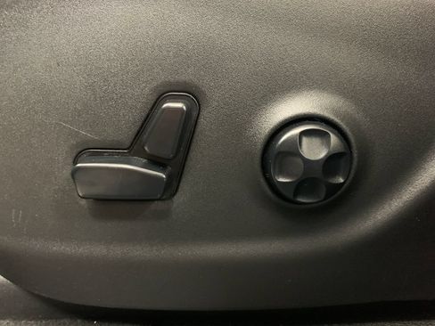 Used 2019 Jeep Cherokee Latitude Plus AWD/4WD image 14
