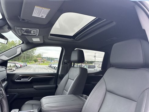 Used 2023 Chevrolet Silverado 1500 LT Trail Boss w/ LT Trail Boss Premium Package AWD/4WD image 11
