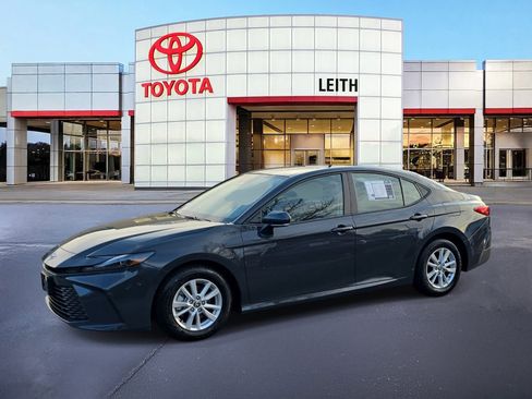 Certified 2025 Toyota Camry LE image 1