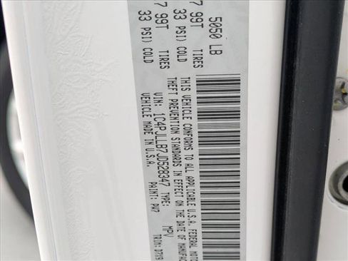 Used 2018 Jeep Cherokee Latitude Plus w/ Comfort/Convenience Group image 26