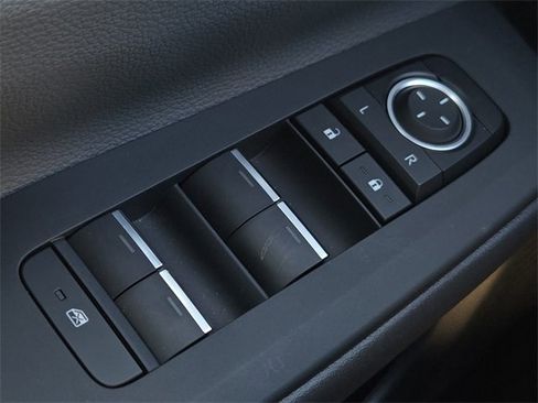 Used 2025 Toyota Prius XLE image 27