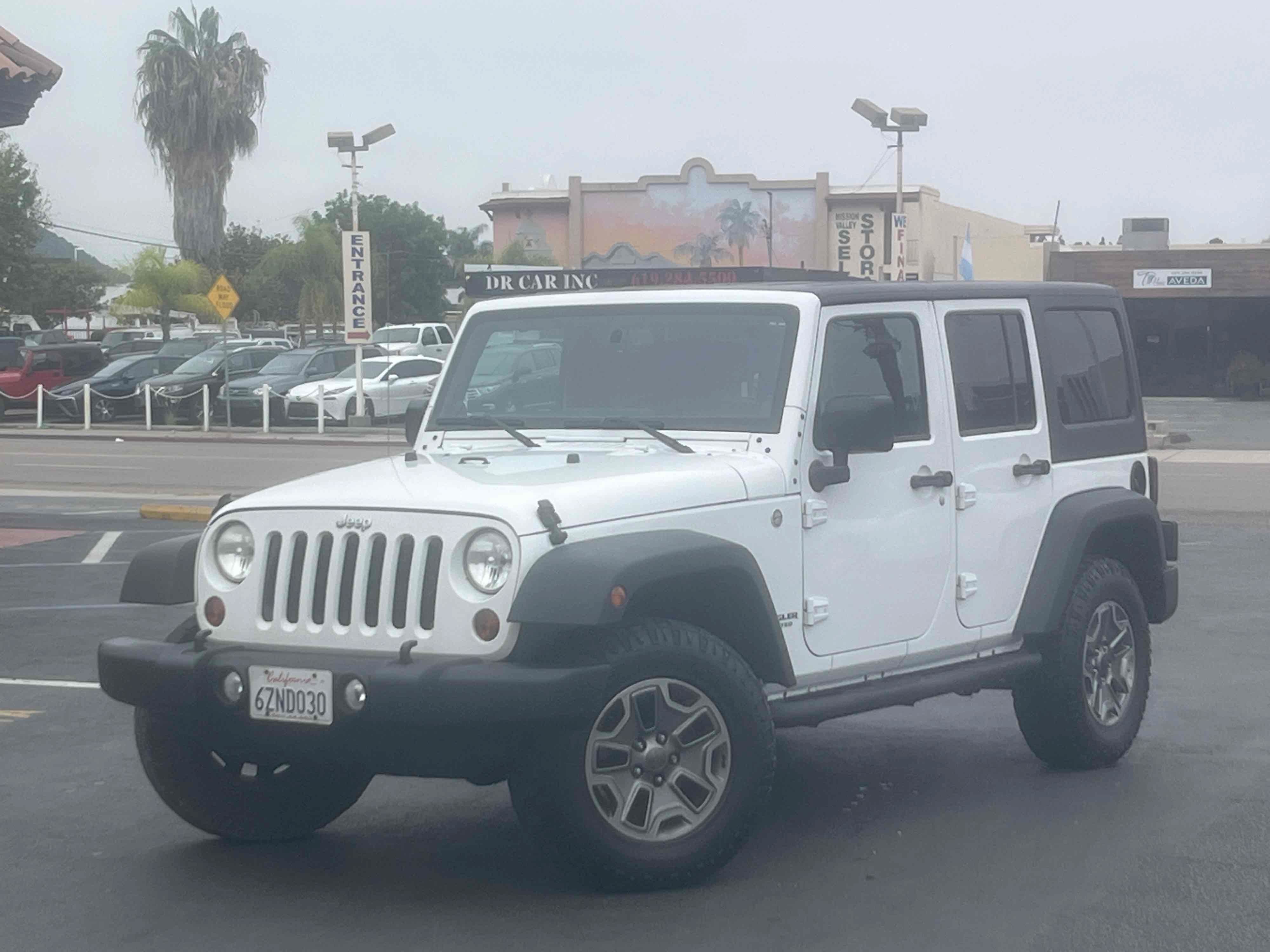 Used 2013 Jeep Wrangler Unlimited Rubicon w/ Connectivity Group AWD/4WD image 1