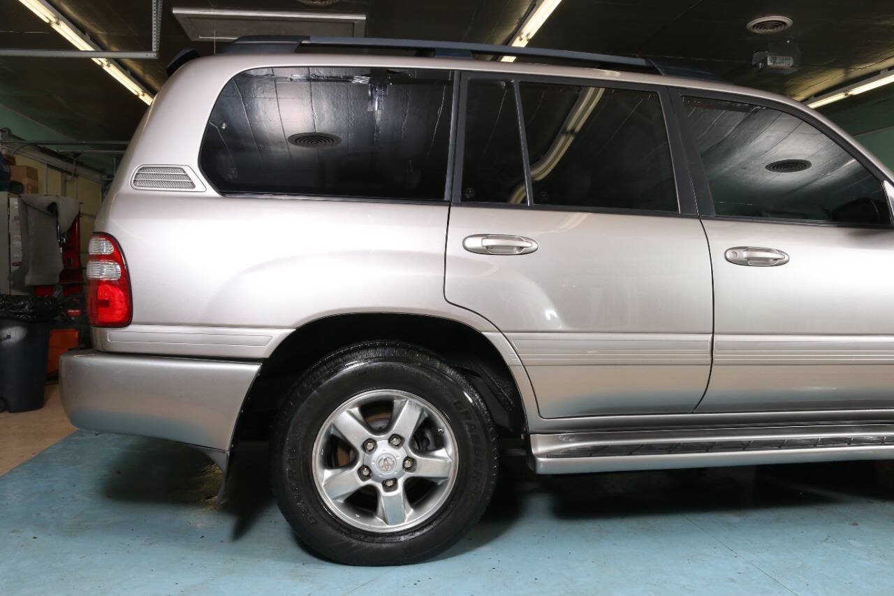Used 2004 Toyota Land Cruiser AWD/4WD image 17