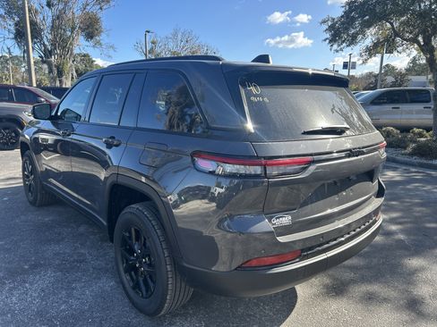 New 2025 Jeep Grand Cherokee Altitude image 5