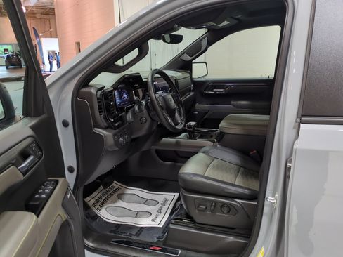 Used 2024 Chevrolet Silverado 1500 ZR2 w/ Technology Package AWD/4WD image 19
