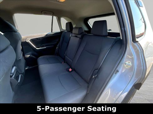 Used 2021 Toyota RAV4 LE AWD/4WD image 21