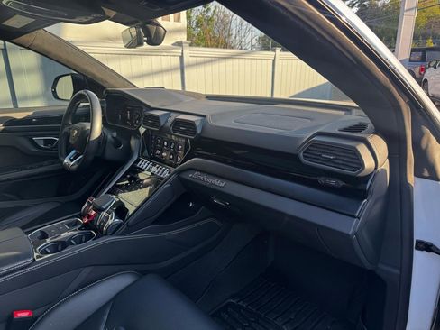 Used 2022 Lamborghini Urus image 47