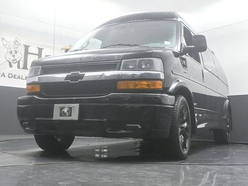 Used 2025 Chevrolet Express 2500 Extended w/ Driver Convenience Package RWD image 4