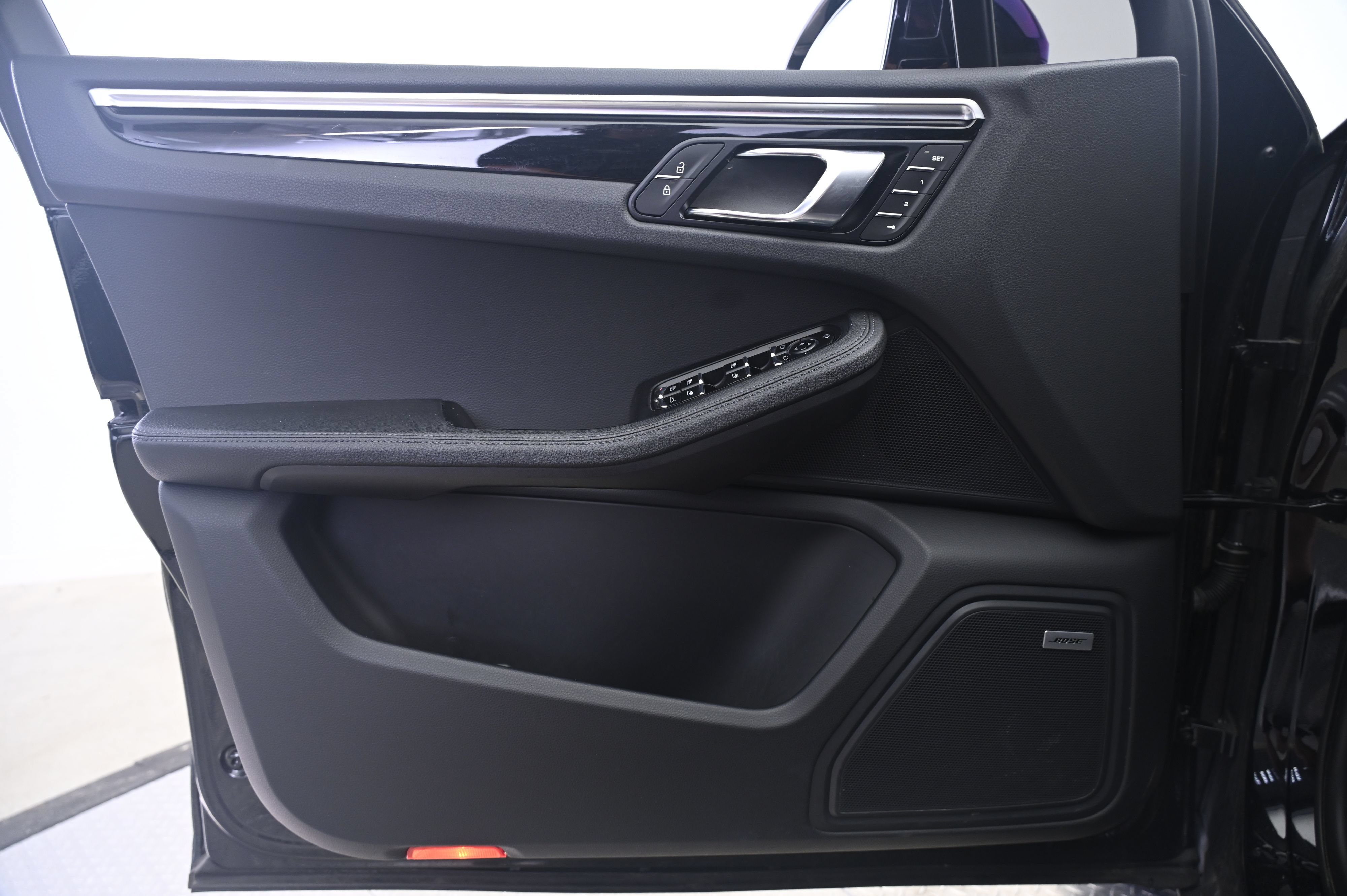 Certified 2023 Porsche Macan S AWD/4WD image 26