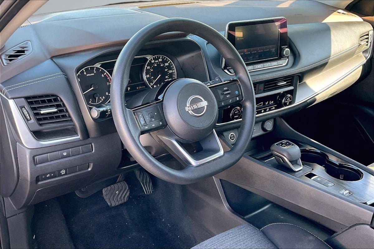 Used 2023 Nissan Rogue SV FWD image 14