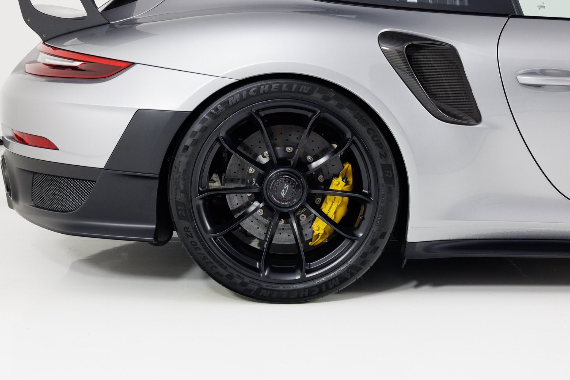 Used 2018 Porsche 911 GT2 RS RWD image 12