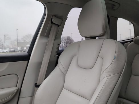 Certified 2023 Volvo XC60 B5 Plus w/ Climate Package image 22