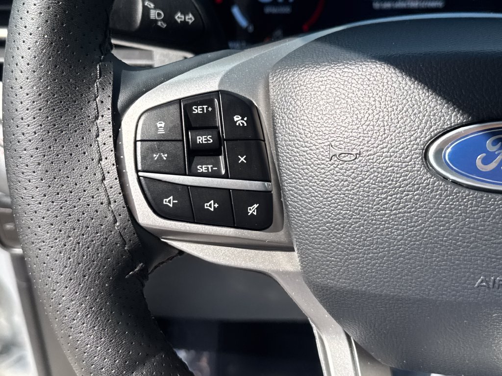 Used 2025 Ford Explorer Active RWD image 16