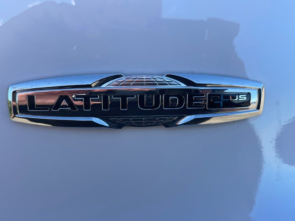 Certified 2020 Jeep Cherokee Latitude Plus w/ Comfort/Convenience Group AWD/4WD image 17