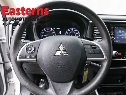 Used 2020 Mitsubishi Outlander ES image 10