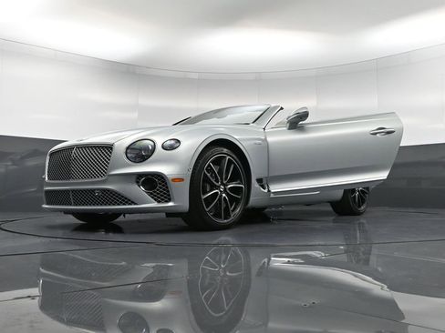 Used 2023 Bentley Continental GT Azure image 40