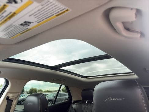 Used 2023 Buick Envision Avenir image 29