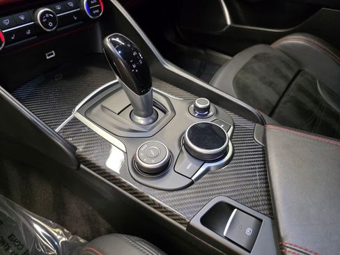 Used 2017 Alfa Romeo Giulia Quadrifoglio image 32