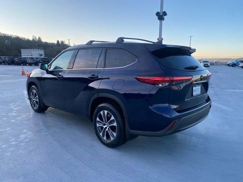 Certified 2022 Toyota Highlander XLE image 10