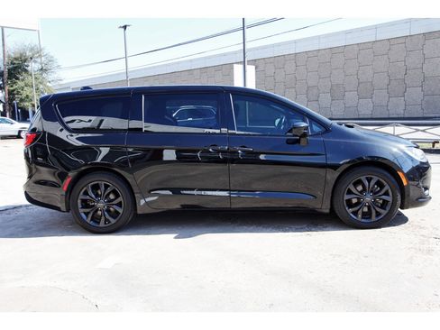 Used 2019 Chrysler Pacifica Touring Plus w/ Advanced Safetytec Group image 8