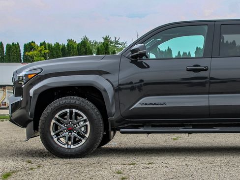Used 2024 Toyota Tacoma TRD Sport w/ TRD Sport Premium Package AWD/4WD image 23