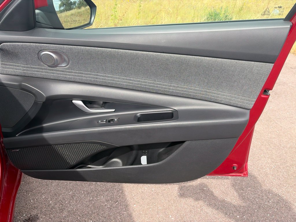 Certified 2025 Hyundai Elantra Limited FWD image 20