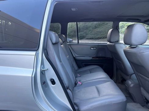 Used 2005 Toyota Highlander 2WD V6 w/ 3rd Row image 20