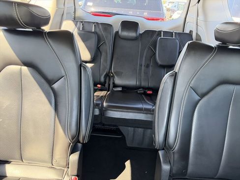 Used 2023 Chrysler Pacifica Touring-L FWD image 22