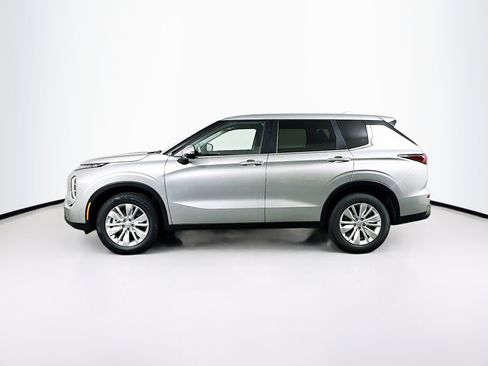 Used 2025 Mitsubishi Outlander ES FWD image 4