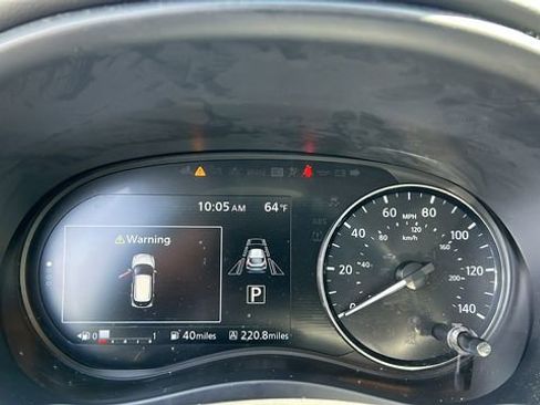 Certified 2023 Nissan Kicks SR w/ SR Premium Package FWD image 14