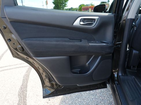 Used 2016 Nissan Pathfinder SV AWD/4WD image 21