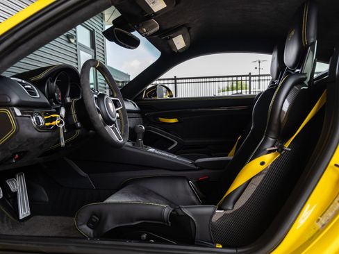 Certified 2016 Porsche Cayman GT4 RWD image 29