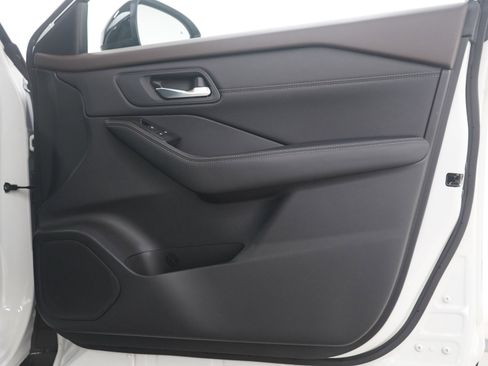 Used 2023 Nissan Rogue SV w/ SV Premium B Package image 9